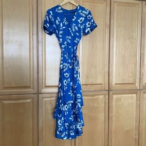 White house black market size 6 midi dress side tie and clasp V-neck